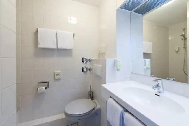 غرفة سوبيريور بسرير مزدوج، Hotel Frankfurt Airport 4/5