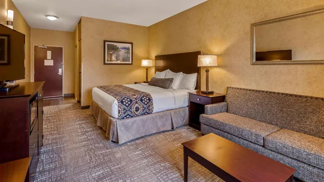 جناح بسرير كينج بحوض استحمام لذوي الإعاقة، Best Western Plus Ponderay Mountain Lodge 3/6
