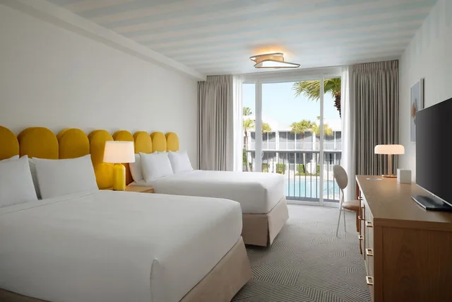 Lanai, 2 Queen Beds, Pool View, Accessible، Renaissance Orlando Resort - Disney Springs Area 1/2