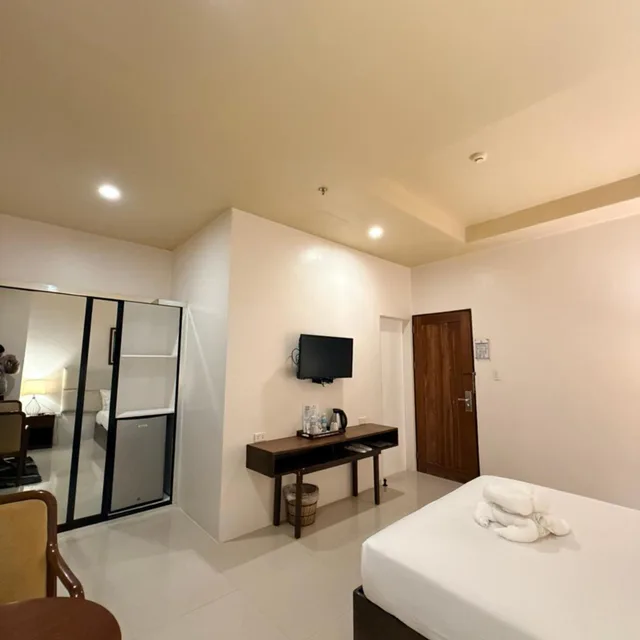 جناح تنفيذي، Sierra Hotel 9/10