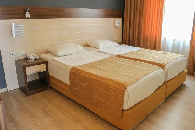 جناح بسريرين منفصلين مع أريكة، Hawaii Suite Beach Hotel 4/10