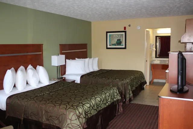 جناح بسريرين كوين بغرفة نوم واحدة، Baymont by Wyndham Pigeon Forge near Island Drive 2/3