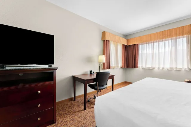 غرفة قياسية بسرير كوين مع أريكة يُسمح فيها بالحيوانات الأليفة، Best Western Williams Lake Hotel 3/4