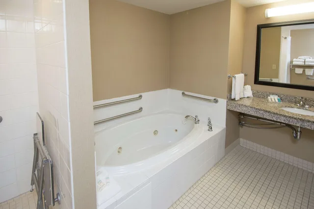 جناح بسرير كينج لذوي الإعاقة، Hilton Garden Inn Lexington Georgetown, KY 5/6