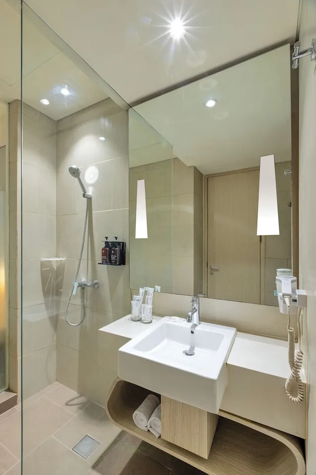 غرفة سوبيريور بسرير كوين، Artotel Harmoni Jakarta 8/8
