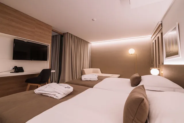 شقة ديلوكس بسرير كينج بإطلالة على البحر بشرفة مع أريكة، Joel Hotel 2/10