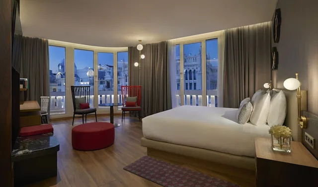 جناح بشرفة، Hyatt Centric Gran Via Madrid 5/8