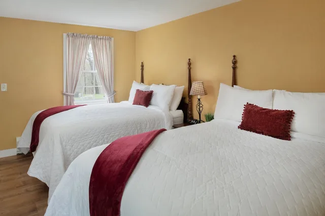 غرفة قياسية بسريرين كوين، Christmas Farm Inn and Spa 1/2