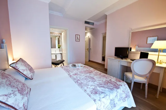 غرفة قياسية بسرير كوين، Ostuni Palace 1/5