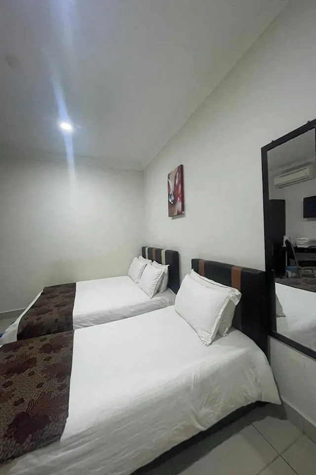غرفة سوبيريور ثلاثية بثلاثة أسرّة، Hotel Mutiara KGMMB by ZUZU 1/2