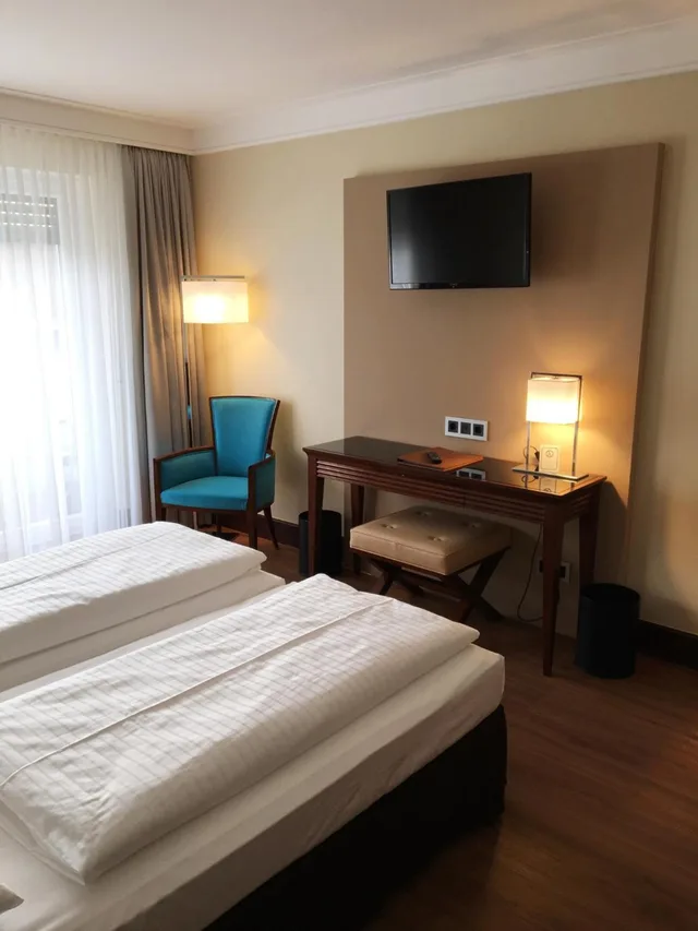غرفة ديلوكس رباعية بسرير كينج، TOP Hotel Duerer 7/10
