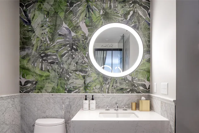 غرفة بسريرين كوين بشرفة لذوي الإعاقة، The Ray Hotel Delray Beach, Curio Collection by Hilton 3/3