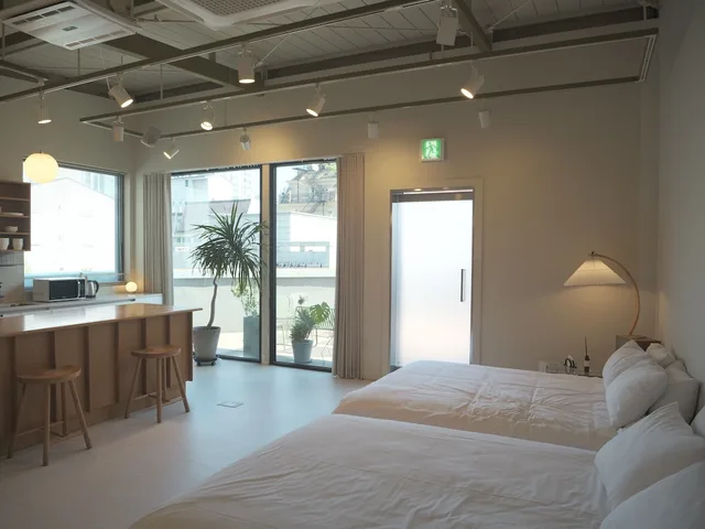 East, Suite, 2 Queen Beds, Terrace، Upflo Hostel 2/5