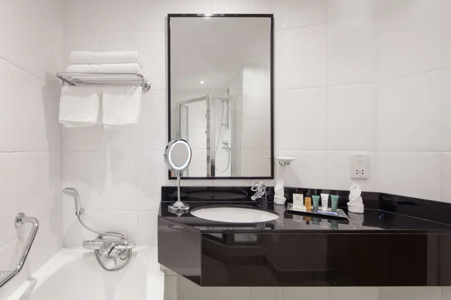 Guest Room, Double Bed, Tower View, Balcony، Hilton York 5/6