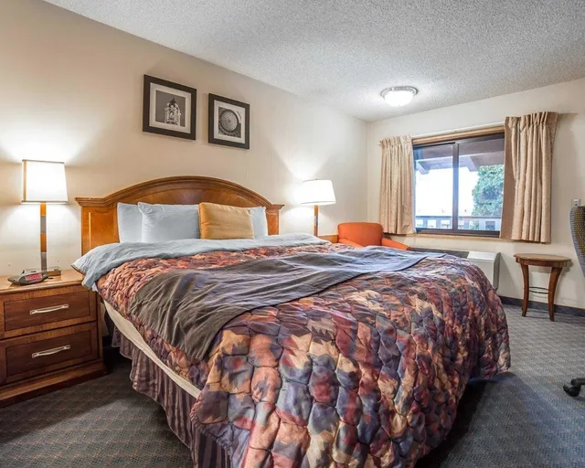 غرفة قياسية بسرير كينج، Rodeway Inn Baker City 1/4