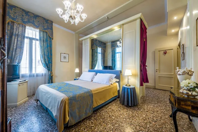 جناح جونيور، Palazzo Odoni 1/4