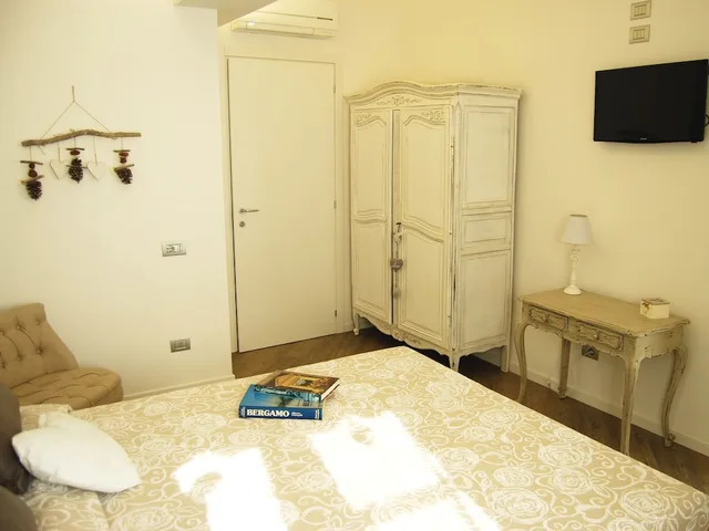 Room, Queen Bed, B and B San Lorenzo 1/5
