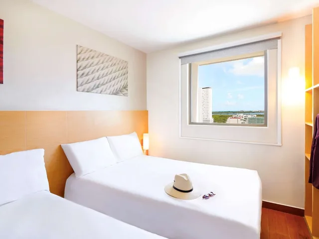 غرفة بسريرين منفصلين، Ibis Cancun Centro 1/10