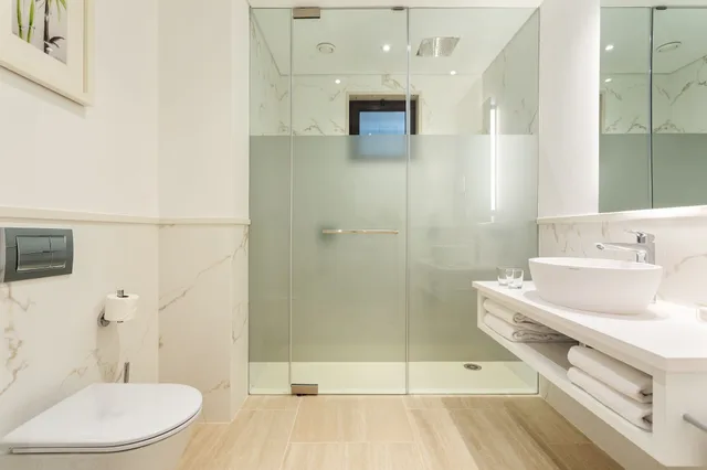 2 Bedrooms, Garden Suite, Queen and Twin Beds, Garden Access، Pine Cliffs Gardens 7/10