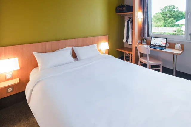 غرفة بسرير مزدوج لذوي الإعاقة، B&B HOTEL Brive-La-Gaillarde 1/4
