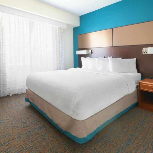 جناح بسرير كوين بغرفة نوم واحدة مع أريكة بحوض استحمام لذوي الإعاقة، Residence Inn Dallas Park Central 1/4