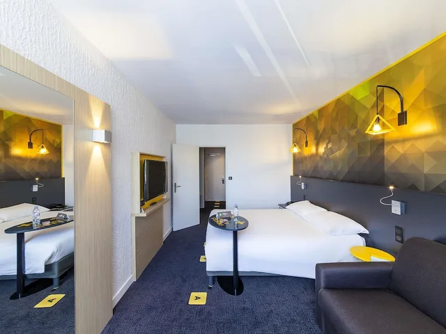 غرفة بسرير مزدوج مع أريكة، ibis Styles Poitiers Nord 3/6