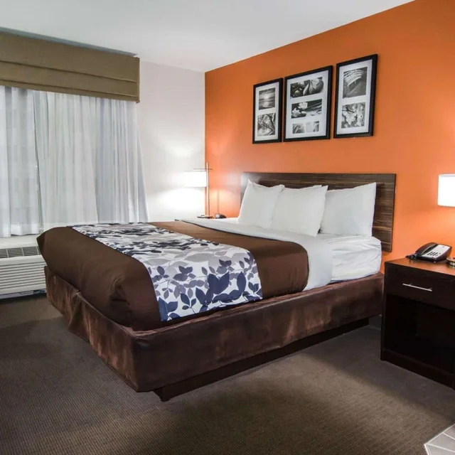 جناح بحوض جاكوزي، Sleep Inn & Suites And Conference Center Downtown 1/4
