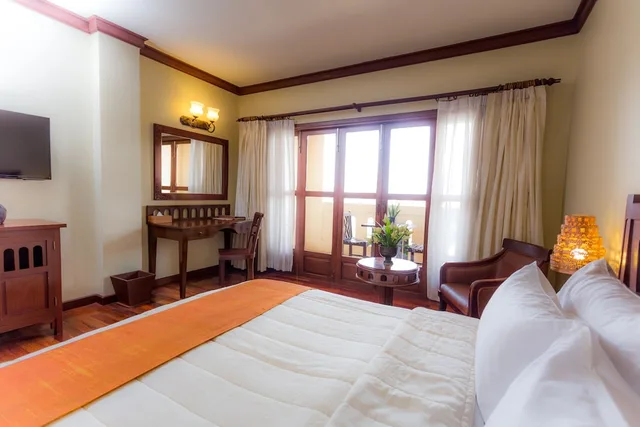 غرفة ديلوكس بسرير كينج بإطلالة على الحديقة، Royal Angkor Resort & Spa 2/10