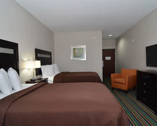 غرفة قياسية بسريرين مزدوجين، Quality Inn & Suites Kenedy - Karnes City 1/3