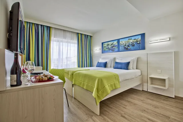 غرفة قياسية بسرير مزدوج أو سريرين منفصلين، Santana Hotel 3/8