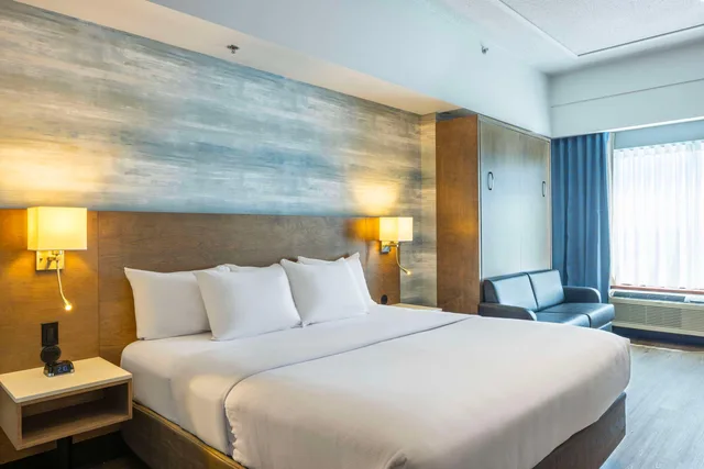 Upgrade, King Bed، Quality Inn Suites Levis 3/6