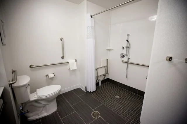 Room, King Bed, Accessible, Hampton Inn Blue Ash Cincinnati Oh 6/6