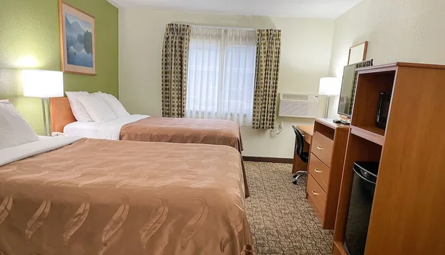 غرفة ديلوكس بسريرين كوين، Hudson Inn & Suites (ex Quality Inn) 4/7