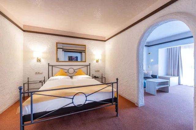 غرفة ثلاثية، CONTEL HOTEL KOBLENZ 2/3