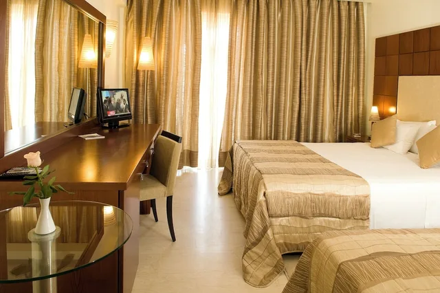 غرفة قياسية رباعية بسرير كوين وسريرين منفصلين، Zante Park Resort & Spa BW Premier Collection 8/10