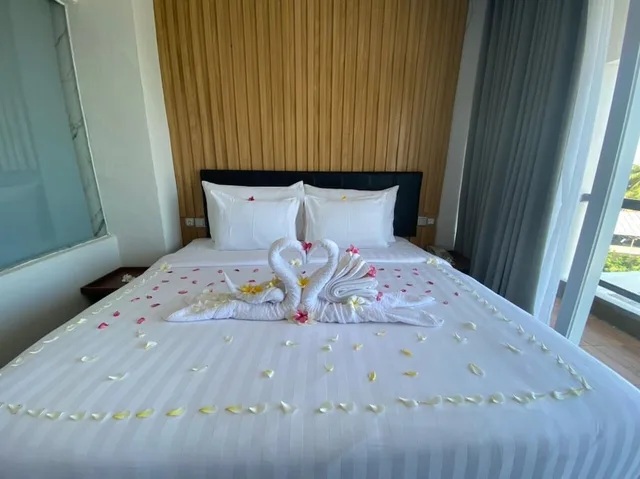 غرفة ديلوكس بسرير كينج، Raja Hotel Kuta Mandalika Resort & Convention 1/8