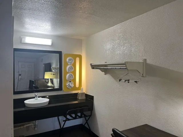 Standard, 2 Queen Beds, Accessible, Motel6 Cross Lanes, WV–Goff Mountain Rd 9/10