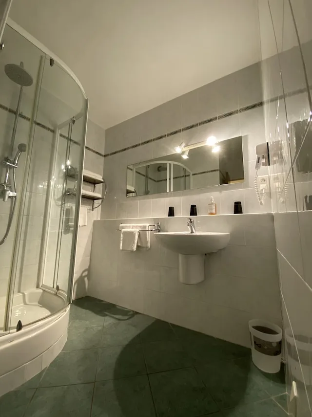 غرفة ثلاثية، Logis Hotel Medieval, Montelimar Nord 3/3