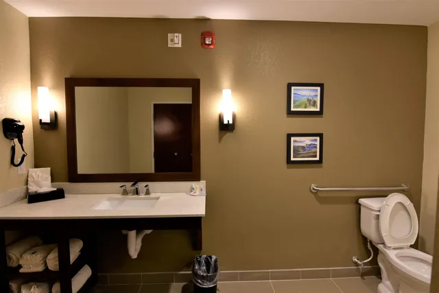 جناح بسريرين كوين، Comfort Inn & Suites Rock Hill Northeast 6/7