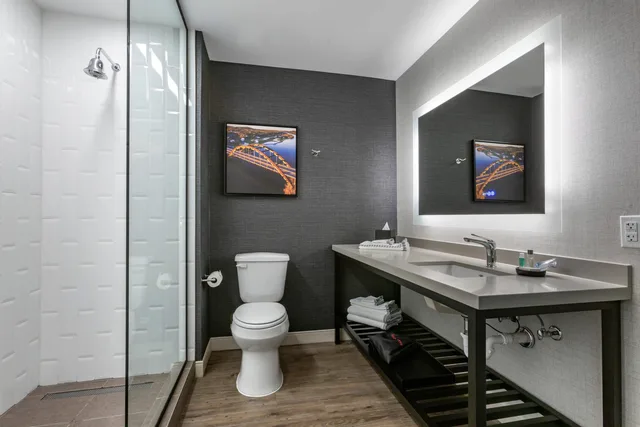 Upgrade, Suite, King Bed، Cambria Hotel Austin Airport 7/7
