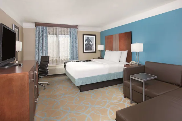 Room, King Bed, La Quinta Inn & Suites by Wyndham Elizabethtown 1/1