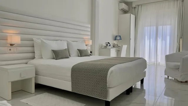 غرفة قياسية بسرير مزدوج، Hotel La Calanque 1/5
