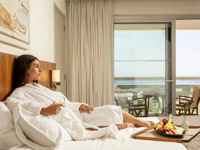 جناح تنفيذي بإطلالة على البحر، St Raphael Resort and Marina 2/2