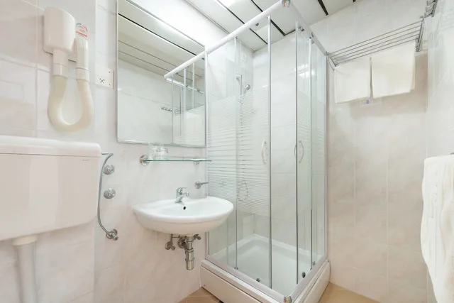 غرفة قياسية ثلاثية بسرير مزدوج وسرير فردي بإطلالة على البحر، Splendid Hotel Dubrovnik 7/8