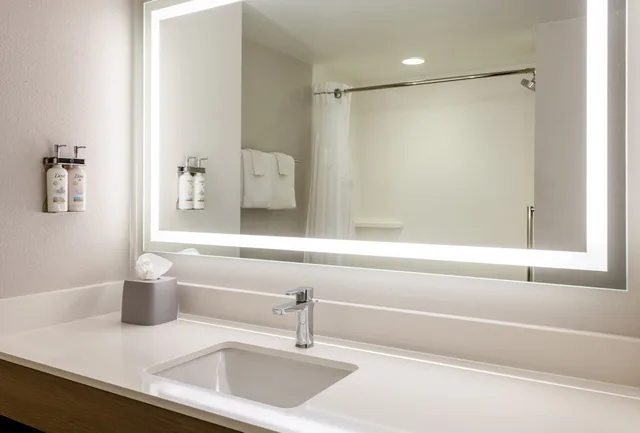 غرفة قياسية بسرير كوين، Holiday Inn Express Hotel and Suites Jackson - Flowood 1/2