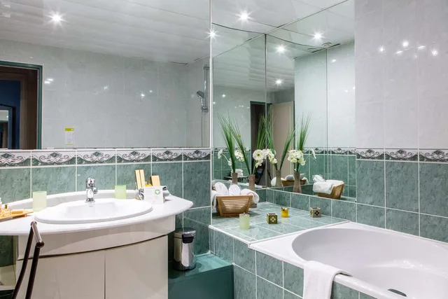 Vip, Deluxe, King Bed, River View، Hotel Le Maxime, BW Signature Collection 2/2