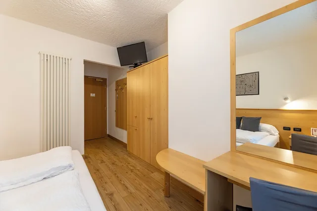 Standard, Hotel Derby 5/10