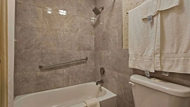 غرفة قياسية بسرير كوين، Quality Inn Ennis 8/9