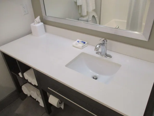 غرفة قياسية بسرير كينج لذوي الإعاقة، Best Western Plus Roland Inn & Suites 4/5