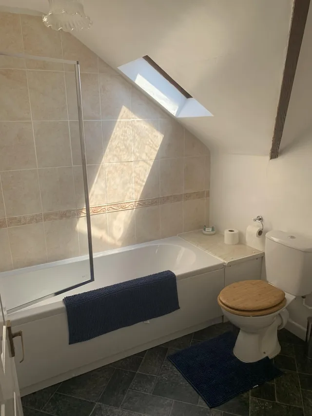 جناح بسرير مزدوج وسريرين منفصلين، Wayside B B 2/2